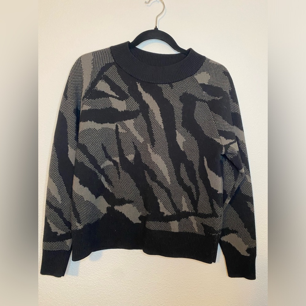 Athleta Camo xs sweater (oversized)